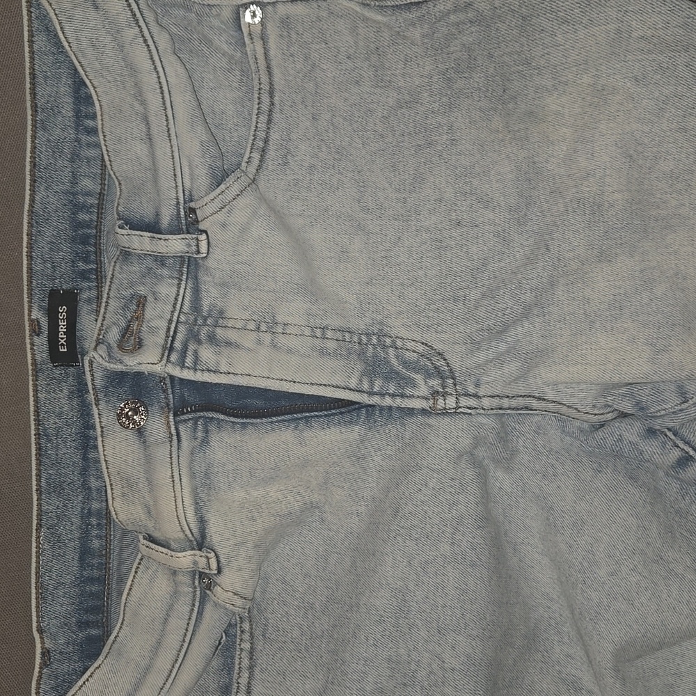 Express Men's Relaxed Fit Jeans in Light Gray